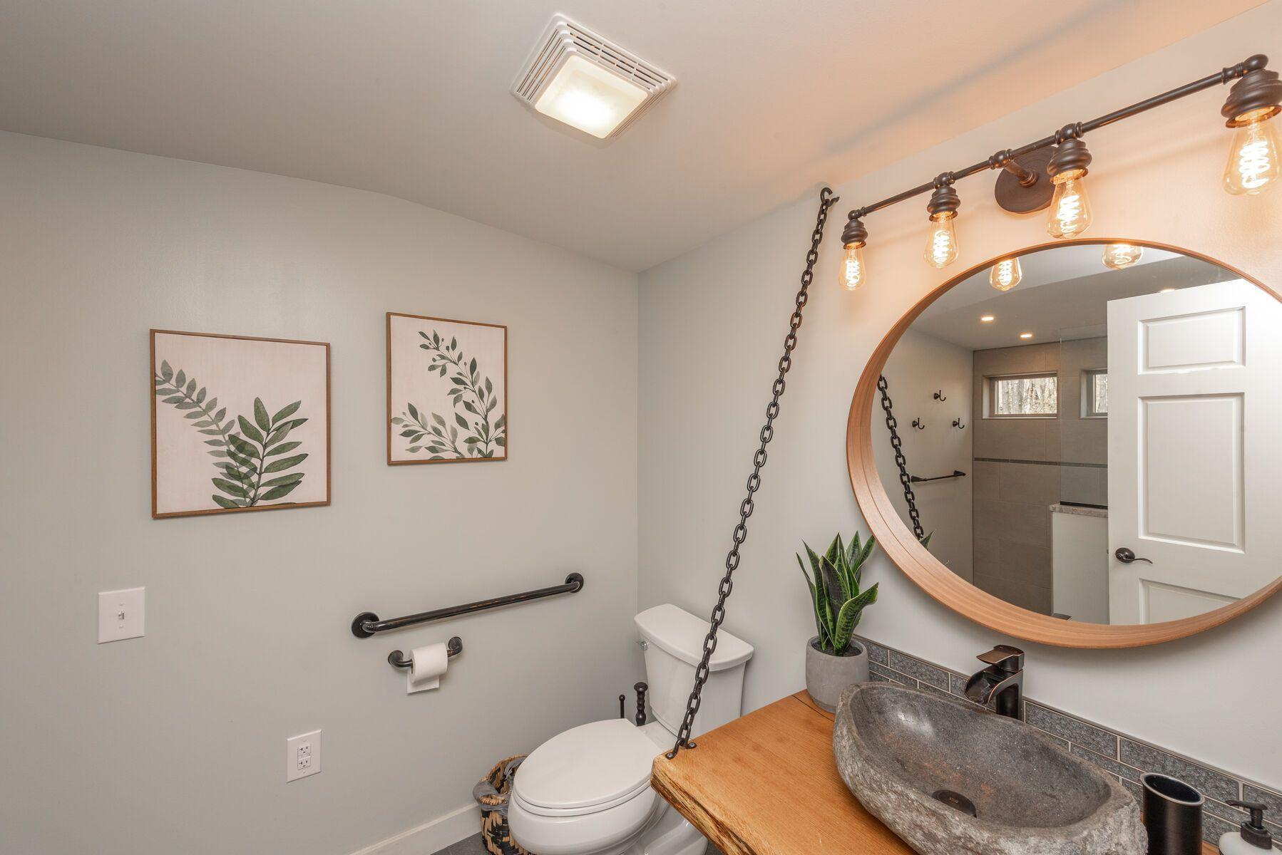 Retro-inspired yurt bathroom